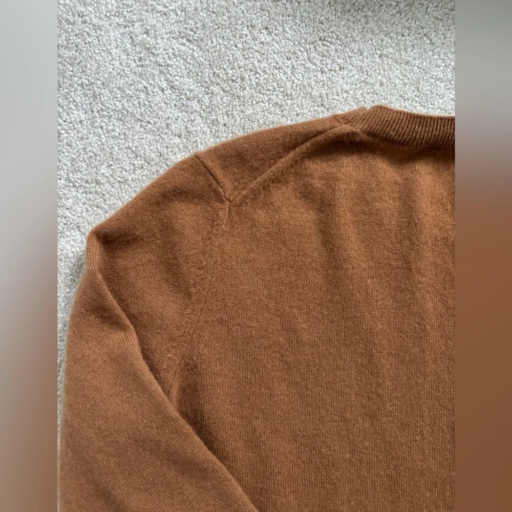 UNIQLO 100% Cashmere Sweater Camel Brown Crewneck Soft Minimalist Size S - Picture 5 of 6